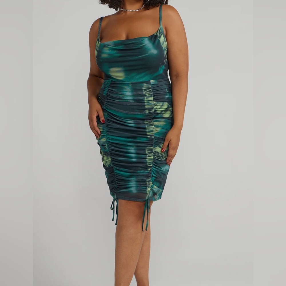 NWT Fashion to Figure Green and Blue Sleeveless Ruched Detail Dress